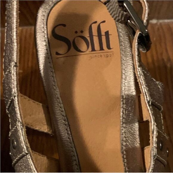 Söfft metallic gold heels - Picture 4 of 7